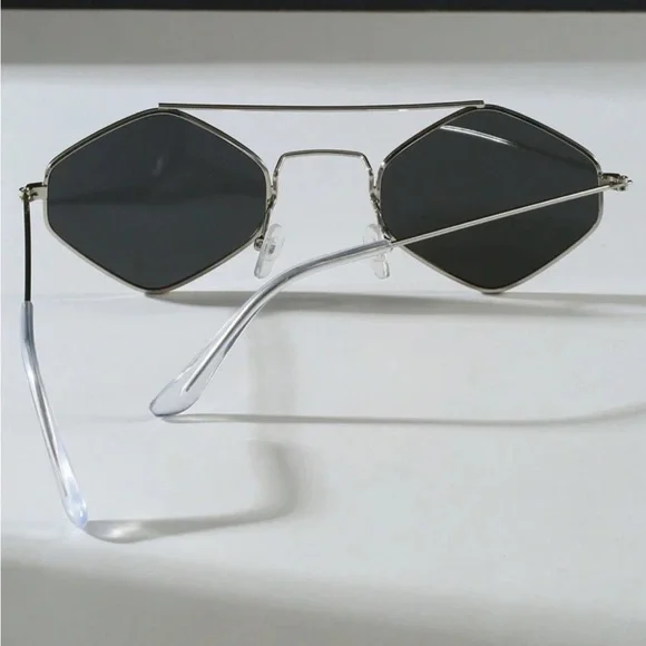 NEW Diamond Shape Brow Bar Silver Metal Sunglasses with Grey Lens OS - Picture 3 of 6